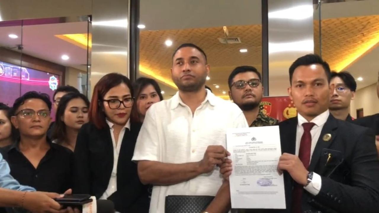 Rayen Pono didampingi kuasa hukumnya mendatangi Bareskrim Mabes Polri, Rabu (23/4/2025) siang.