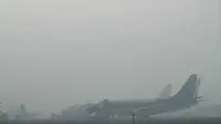 Kabut asap yang mengganggu penerbangan. (Antara)