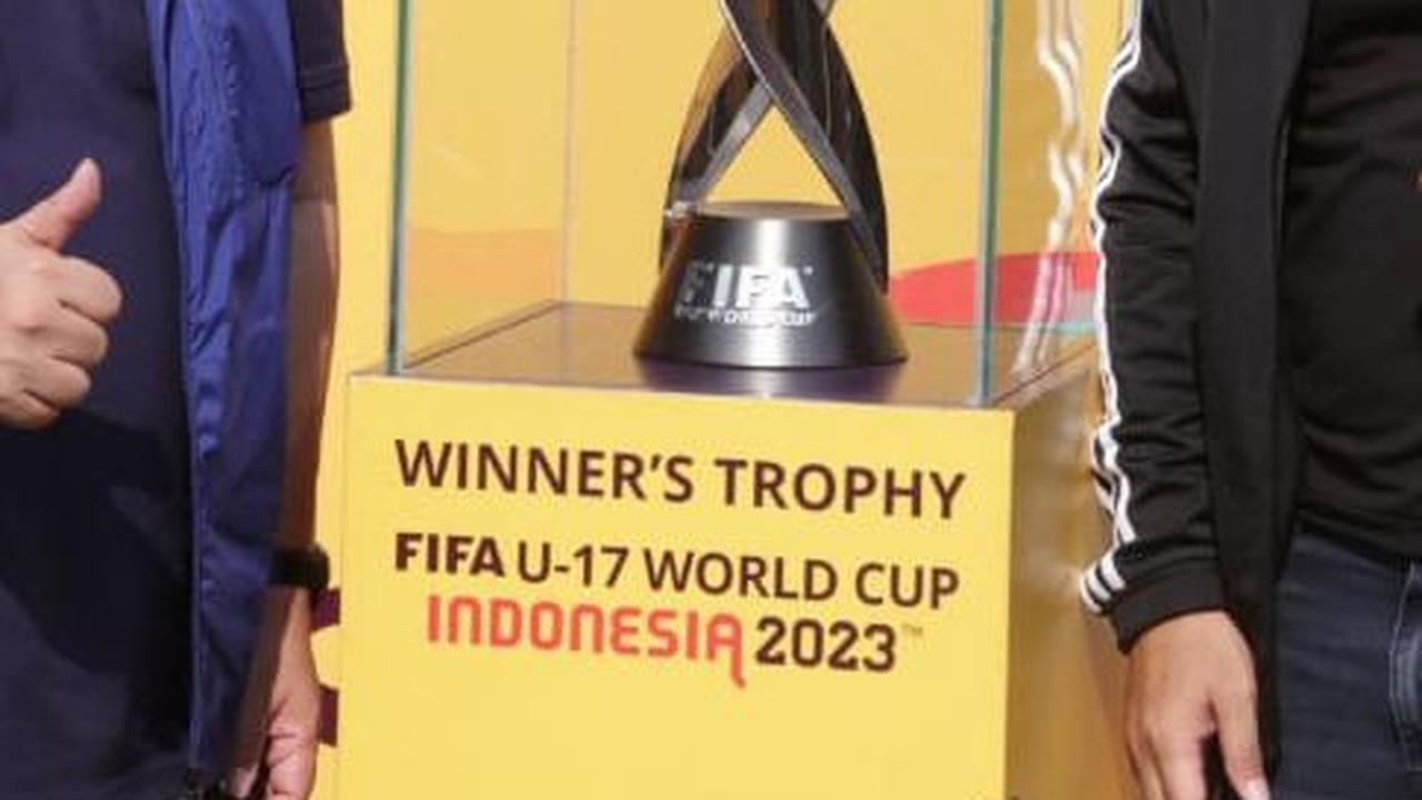 Momen Trofi Piala Dunia U-17 2023 Dipamerkan di Surabaya