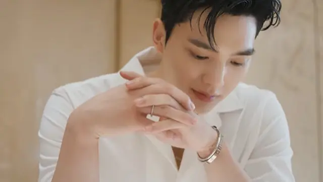 Penampilan Song Kang Bikin Geger Saat Tampil Bareng Jisoo BLACKPIK di Video Cartier