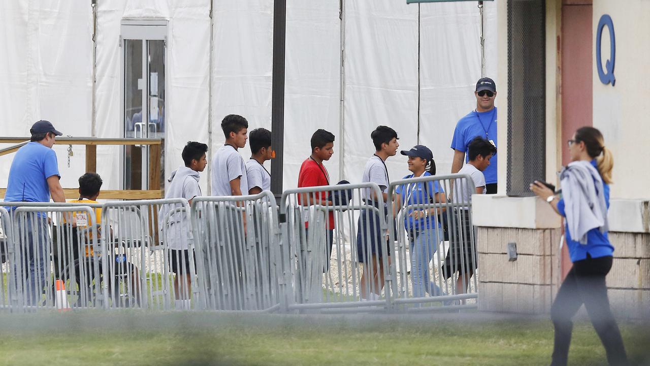 Anak-anak imigran yang ditahan di penampungan oleh pemerintah federal AS (AP/Brynn Andersona)