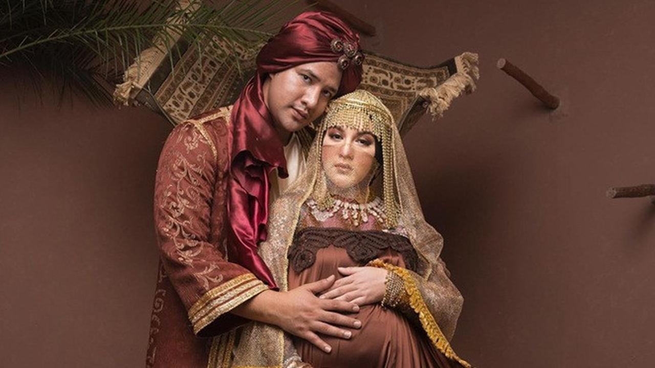 Berkonsep Timur Tengah, Ini 7 Gaya Maternity Shoot Irish Bella dan Ammar Zoni