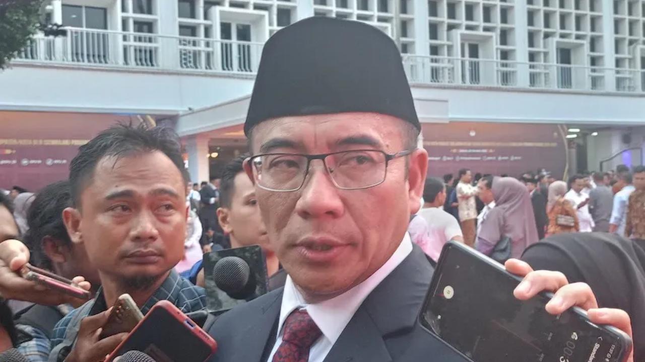 Menurut Hasyim, putusan MK atas 90/PUU-XXI/2923 Itu sudah berlaku sejak diketok palu pada Senin (16/10). MK bahkan sudah merumuskan aturan tersebut dalam amar putusannya.