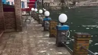 Video air Danau Toba naik menggenangi hotel di tepiannya. (dok. tangkapan layar Instagram @joedermawan/https://www.instagram.com/reel/DHTLER6on-W/)