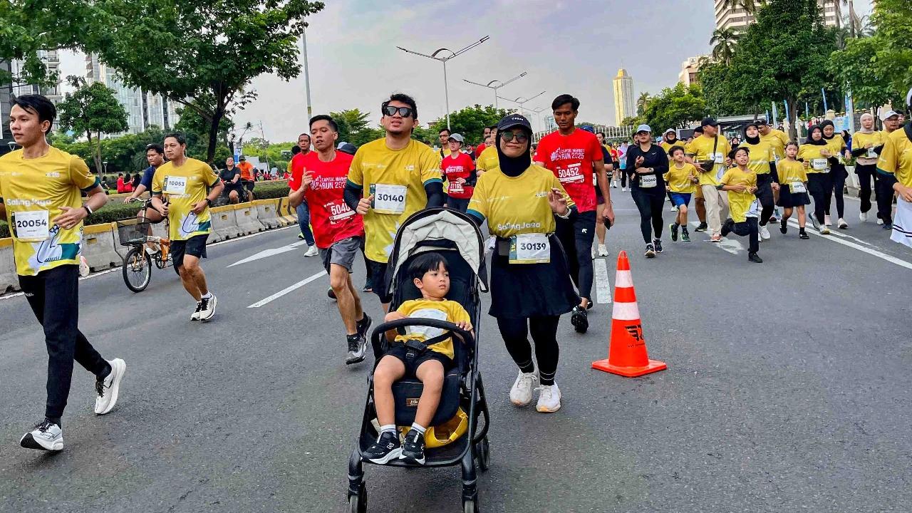 FOTO: Run To Hero Meriahkan CFD Jakarta, Ajak Ayah Lebih Terlibat dalam Pengasuhan