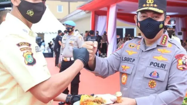 5 Potret Seragam Baru Satpam yang Diresmikan Hari Ini, Tampil dengan Warna Krem