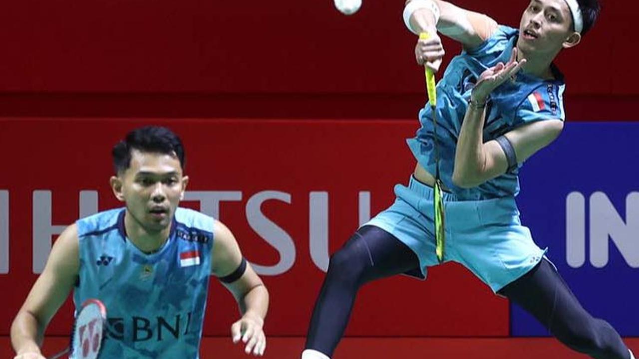Fajar/Rian berhasil mengatasi&nbsp;Man/Tee lewat straight game dengan skor&nbsp;21-18, 22-20.&nbsp;Foto: Bola.com/M. Iqbal Ichsan