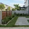 8 Inspirasi Halaman Rumah dengan Sansevieria dan Paving Block, Sejuk dan Rapi Sepanjang Hari