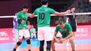 Selebrasi para pemain Timnas bola voli putra Indonesia (dari kanan) Hernanda Zulfi, Fahri Septian Putratama dan Farhan Halim setelah mencetak poin saat menghadapi Korea Selatan pada laga perebutan peringkat 7-8 Asian Games 2022 di LSC Gymnasium, Hangzhou, China, Selasa (26/9/2023) siang WIB. (AVCVolley)