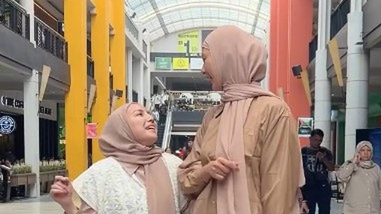 Momen Kocak Tya Ariestya Jalan Bareng Paula Verhoeven: Pulang-Pulang Langsung Panggil Tukang Pijat Leher