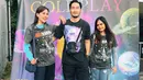 Diketahui, pasangan selebriti Syahnaz dan Jeje memang suka banget dengan Coldplay sampai rela terbang ke Jerman demi nonton konser idolanya. Lewat Instagram pribadinya, ia membagikan momen saat nonton konser. Penampilannya pun berhasil curi perhatian. (Liputan6.com/IG/@syahnazs)