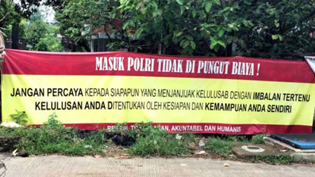 Gara-gara Salah Tulis, Spanduk Polisi Jadi Guyonan