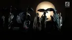 Penampilan Woro dan Nada bersama Wayang Bocor yang mengambarkan Sila Kedua, Kemanusian yang Adil dan Beradab  pada penutupan Festival Prestasi Indonesia di JCC, Jakarta, Selasa (22/8). (Liputan6.com/Herman Zakharia)