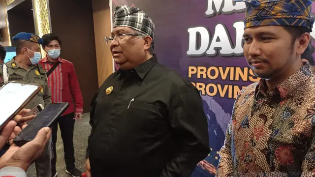 Gubernur Sultra Ali Mazi bersama Wakil Gubernur Jatim, Emil Dardak.(Liputan6.com/Ahmad Akbar Fua)