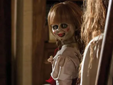 Boneka Annabelle, Boneka menjadi ikon di film The Conjuring " dan " Annabelle ". film ini terinspirasi oleh boneka nyata bernama sama. Film horor ini bahakan membuatnya menjadi salah satu film horor terlaris. (reuters)