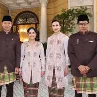 Intip gaya kembar Menpar Widi Wardhana dan Annisa Pohan kenakan kebaya (@agusyudhoyono)
