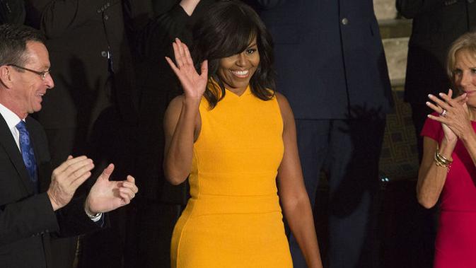  Marigold Warna Busana Michelle Obama yang Kontroversial 