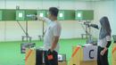 Kali ini, prestasi gemilang dipersembahkan oleh duet M. Iqbal Raia Prabowo dan Arista Perdana Putri Darmoyo dari nomor Shooting 10 meter Air Pistol Mixed Team. (Bola.com/Bagaskara Lazuardi)