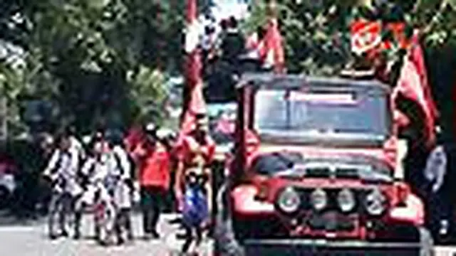 Massa PDIP Kulonprogo Konvoi Tolak BBM Naik