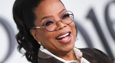 Oprah Winfrey menghadiri pemutaran perdana The 1619 Project di Academy Museum of Motion Pictures, Los Angeles, California, Amerika Serikat, 26 Januari 2023. Oprah Winfrey termasuk di antara bintang-bintang yang tampil pada debut The 1619 Project. (VALERIE MACON/AFP)