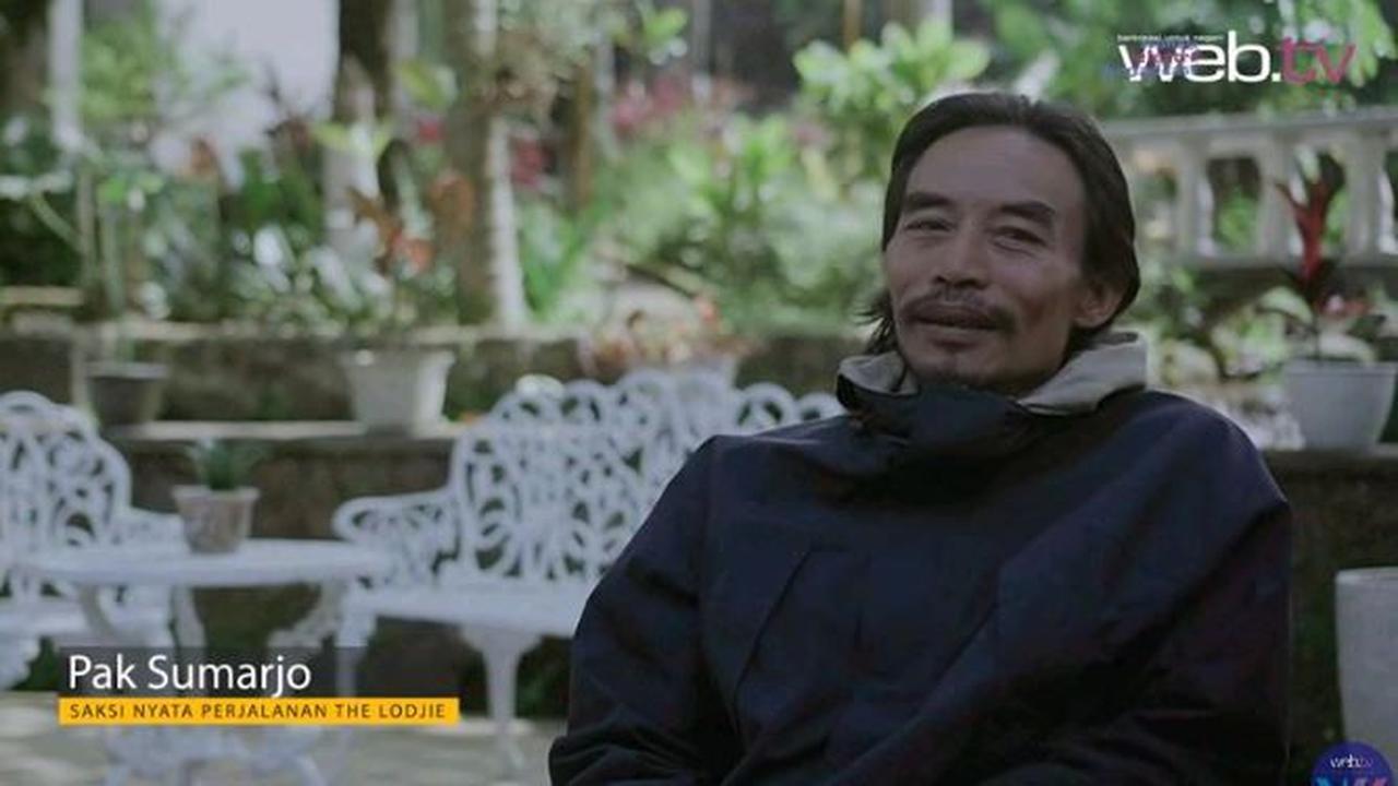 “The Lodjie ini kan bukan bangunan peninggalan zaman Belanda. Bangunan ini baru berdiri tahun 1995. Kemudian tahun 2005 berdiri pabrik. Bahan mebelnya berasal dari kayu jati pilihan.”