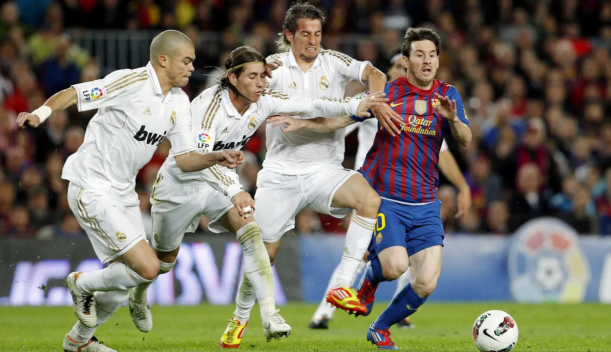 Meski sempat menjadi musuh bebuyutan namun Sergio Ramos rupanya menyambut baik kedatangan Lionel Messi ke tim kebanggan warga Paris ini. (Foto: AP/Daniel Ochoa)