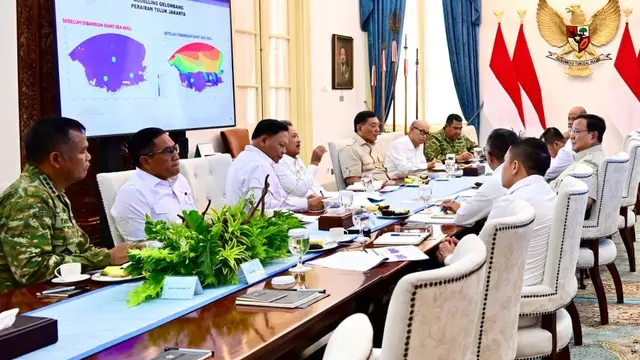 Presiden Prabowo memimpin ratas pematangan rencana pembangunan tanggul laut raksasa (giant sea wall) yang diharapkan mampu melindungi kawasan pesisir utara Jawa.