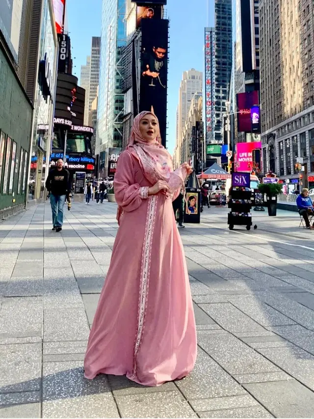 6 Potret Terry Putri Liburan Ke Amerika, Tampil Menawan dengan Gaya Hijabnya