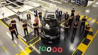 Automobili Lamborghini secara resmi menghadirkan produksi ke 10 ribu Urus dari pabriknya di Sant'Agata Bolognese, Italia. (Car and Bike)