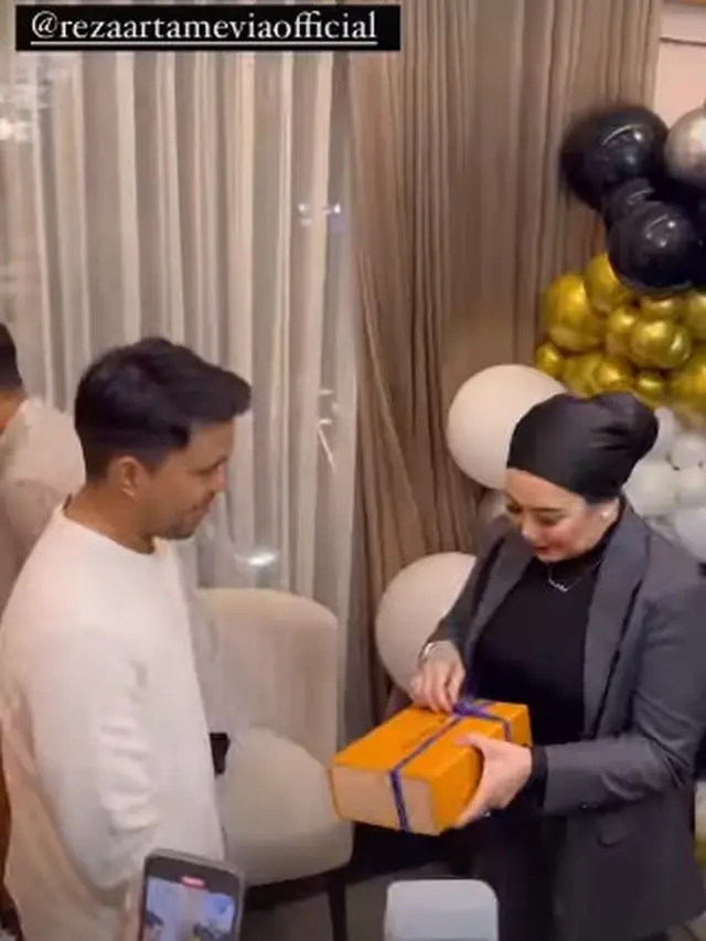 7 Momen Kejutan Ultah Reza Artamevia dari Sahabat, Seru Dihadiri Para Selebriti