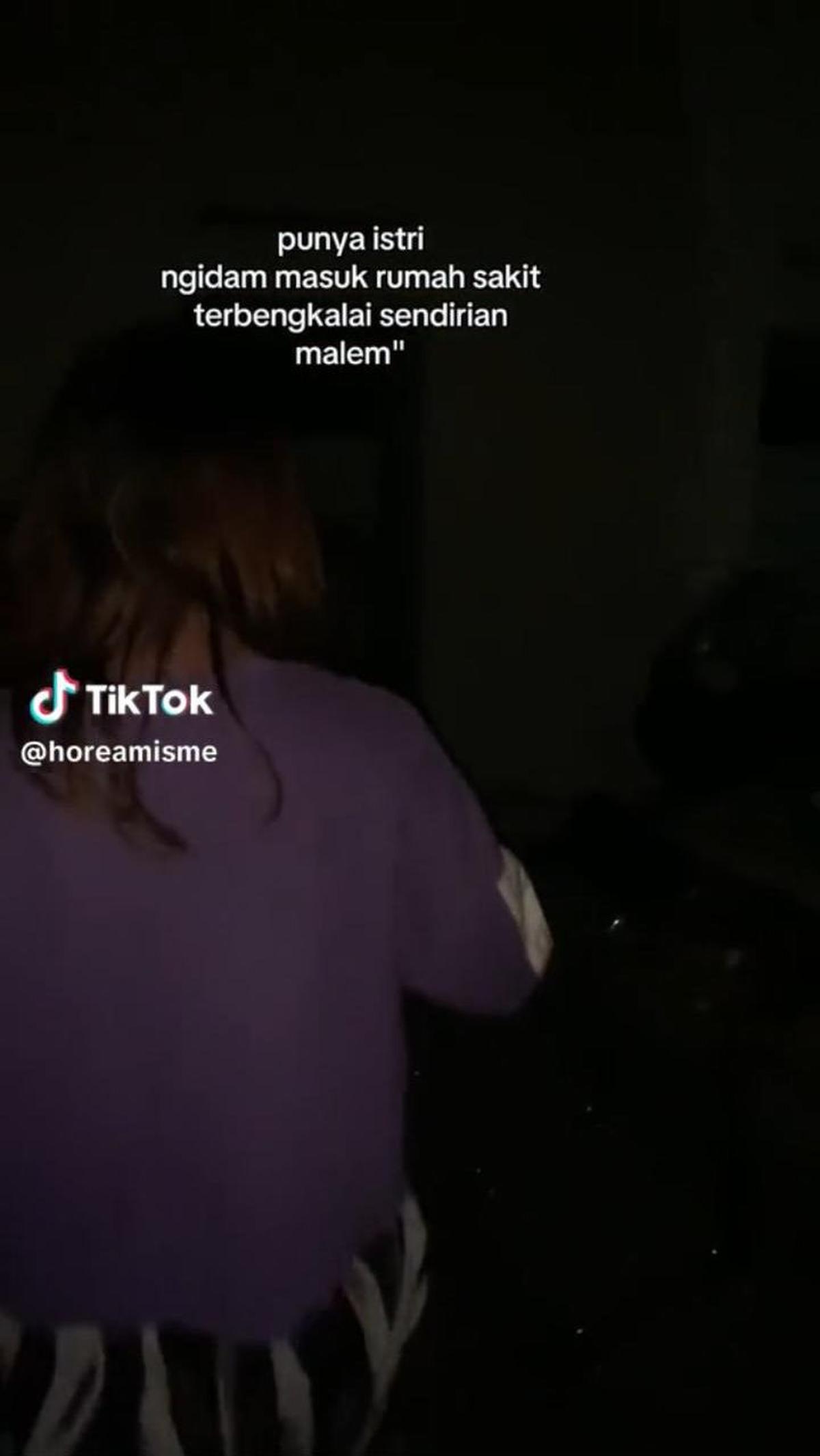 "Punya istri ngidam masuk rumah sakit terbengkalai sendirian malem-malem," tulisnya di awal video yang diunggahnya.
