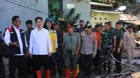 Gibran Tinjau Jembatan Putus Akibat Banjir dan Longsor di Sukabumi