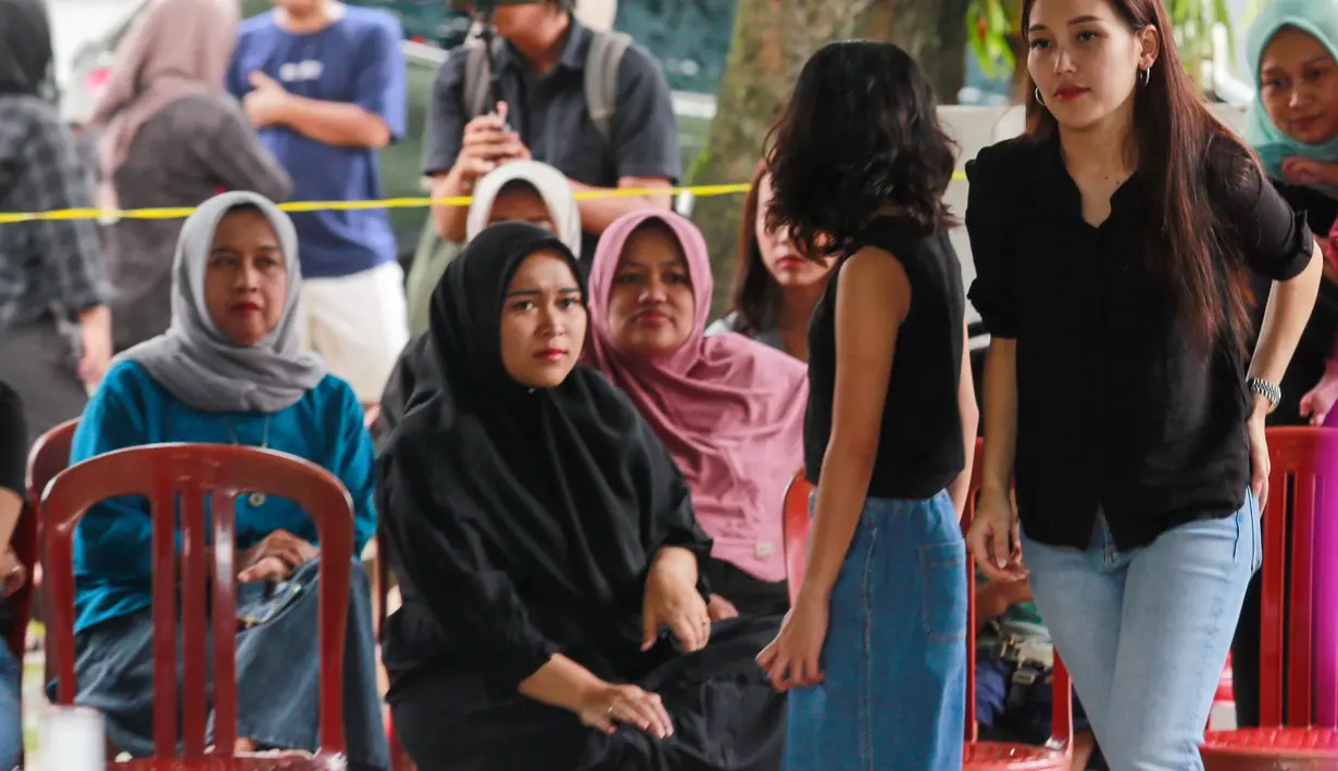 Bilqis temani Ayu Ting Ting nyoblos [Kapanlagi/M Akrom Sukarya]