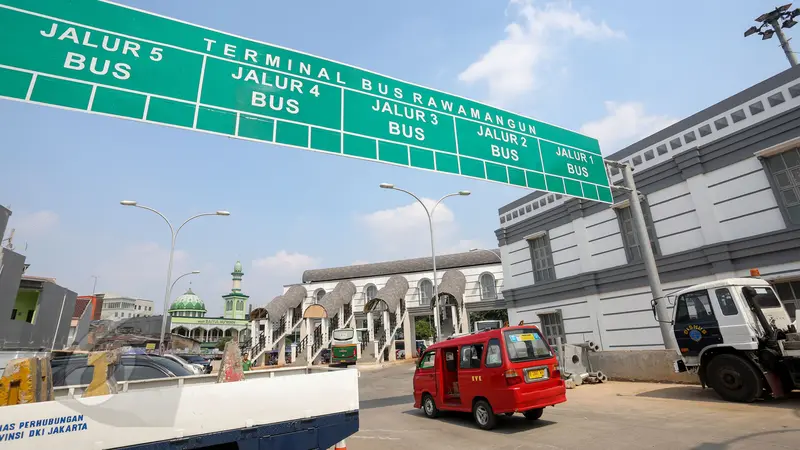 Salah Desain, Terminal Bus Rawamangun Belum Bisa Beroperasi Normal