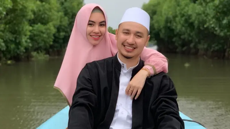 Kartika Putri dan suami