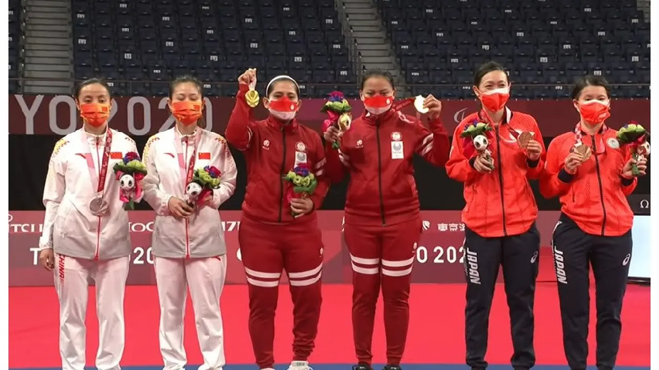 6 Potret Kemenangan Leani/Khalimatus Raih Emas Pertama di Paralimpiade Tokyo 2020