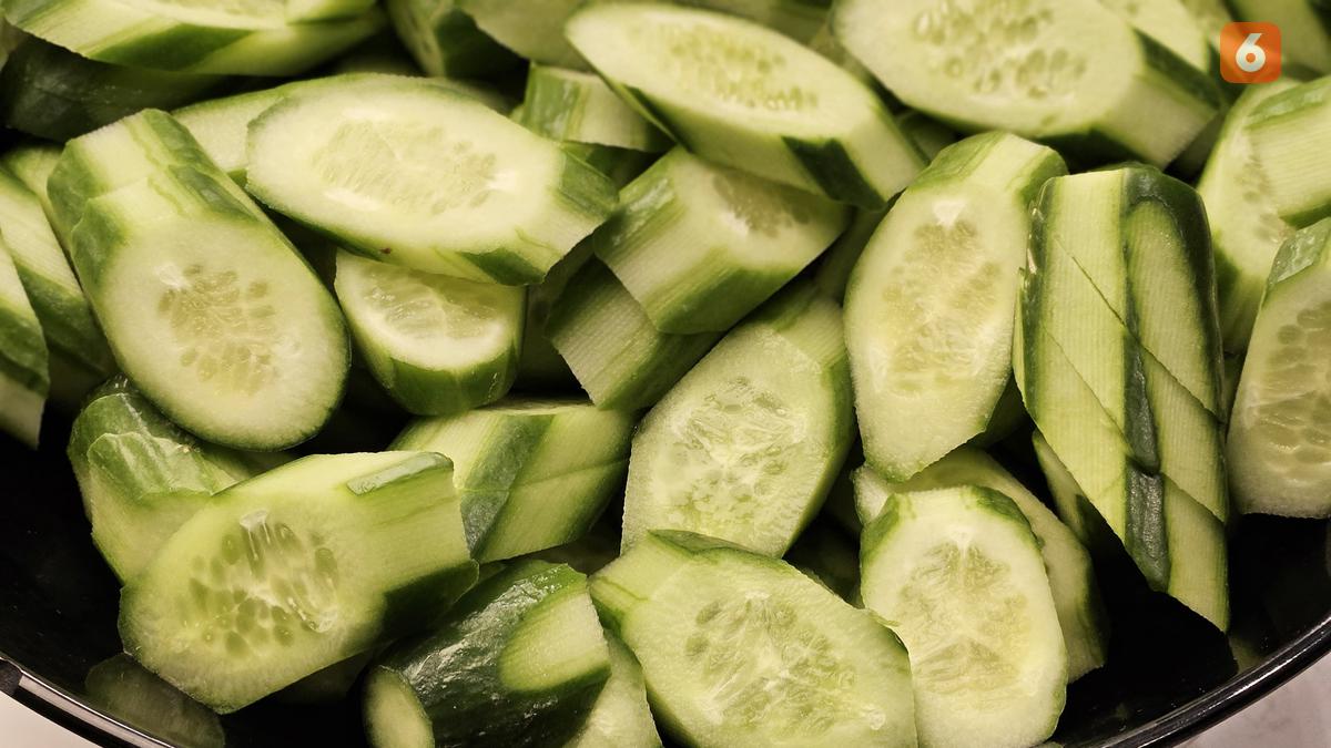 Makan Timun Cegah Kolesterol Naik, Mitos atau Fakta?