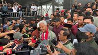 Ganjar Pranowo dan Mahfud Md usai kampanye akbar di Simpang Lima, Semarang, Jawa Tengah, Sabtu (10/2/2024). Dalam kampanye akbar terakhir itu, Ganjar-Mahfud menyampaikan tiga hal yang dijanjikan dalam maklumatnya. (Liputan6.com/Nanda Perdana Putra)