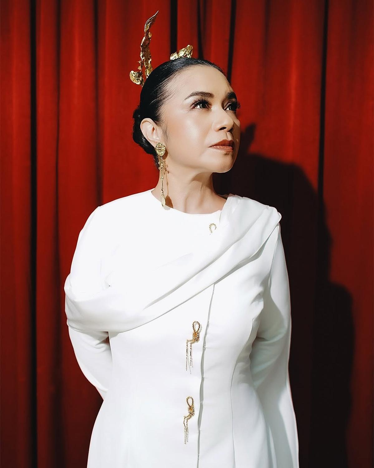 Potret Ruth Sahanaya yang Awet Muda, Banyak yang Tak Percaya Usianya Lebih dari Setengah Abad
