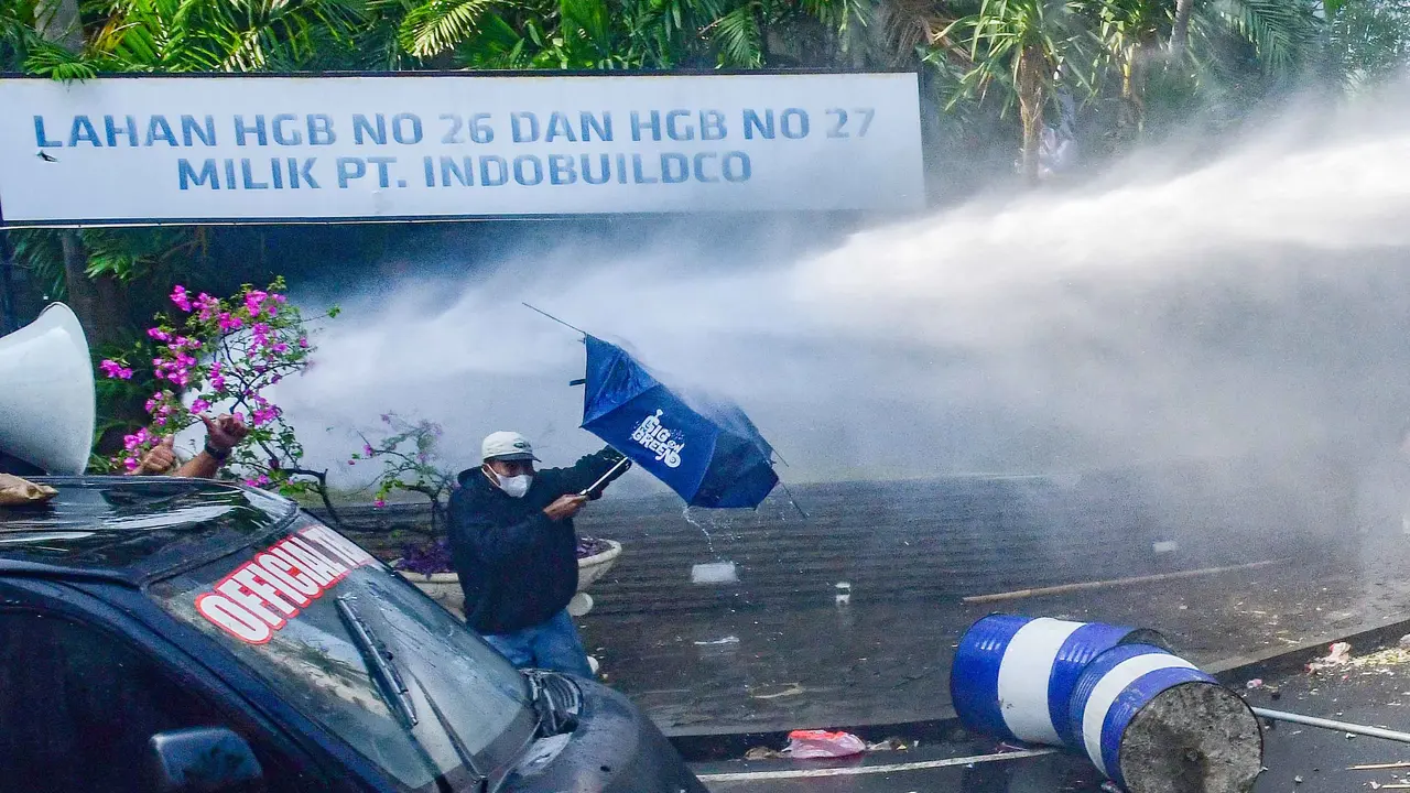 Ricuh Warnai Eksekusi Lahan Hotel Sultan