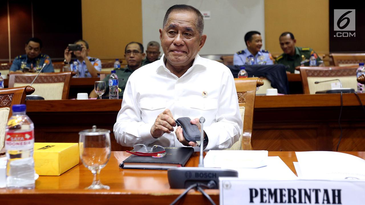 Menteri Pertahanan Ryamizard Ryacudu Raker Komisi I DPR