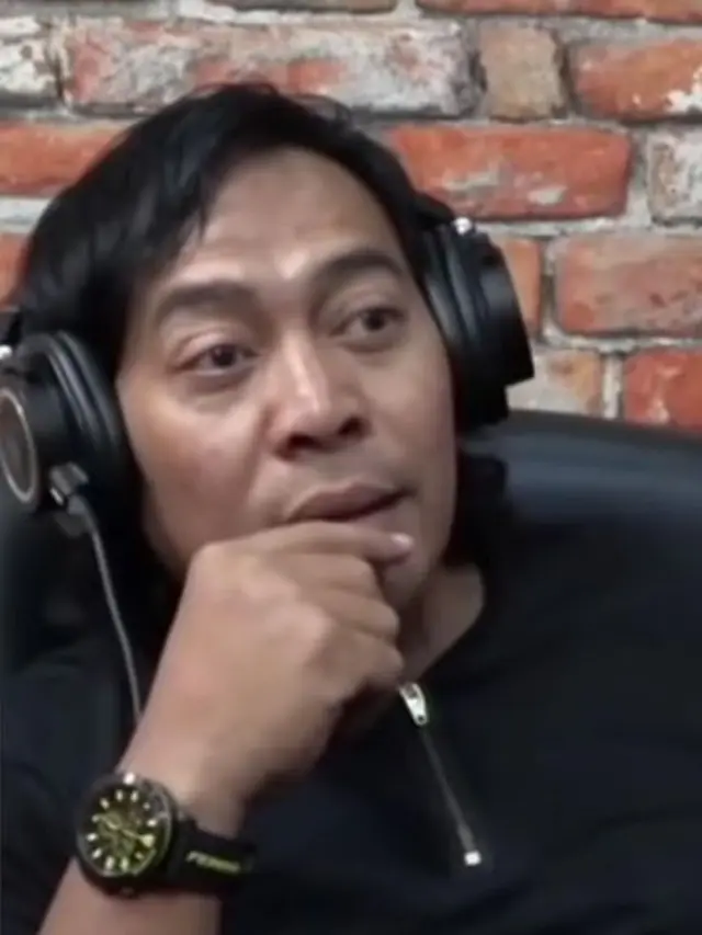 Terkenal dengan Gaya Sederhana dan Nyeleneh, Komeng Punya Koleksi Jam Tangan yang Uhuy Banget