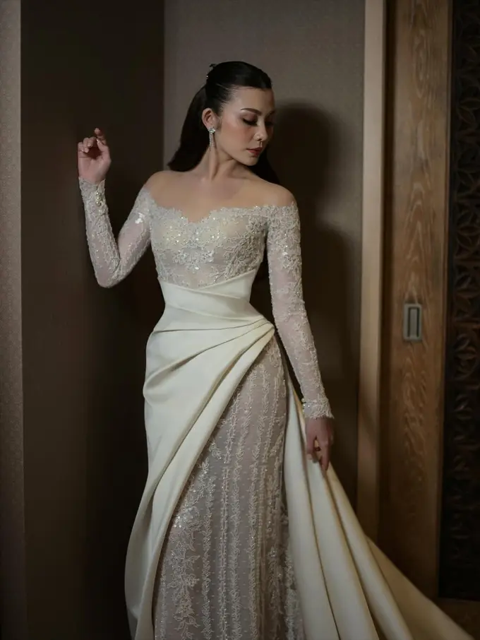 Detail Busana Pengantin Haviza Devi Anjani di Malam Resepsi, Ada Bordir Penuh Makna pada Veil