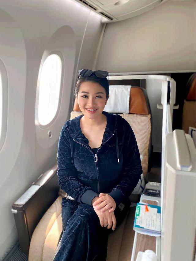 Lepas Rasa Rindu, Ini 7 Potret Fitri Carlina Susul Suami yang Jadi Pilot di Oman