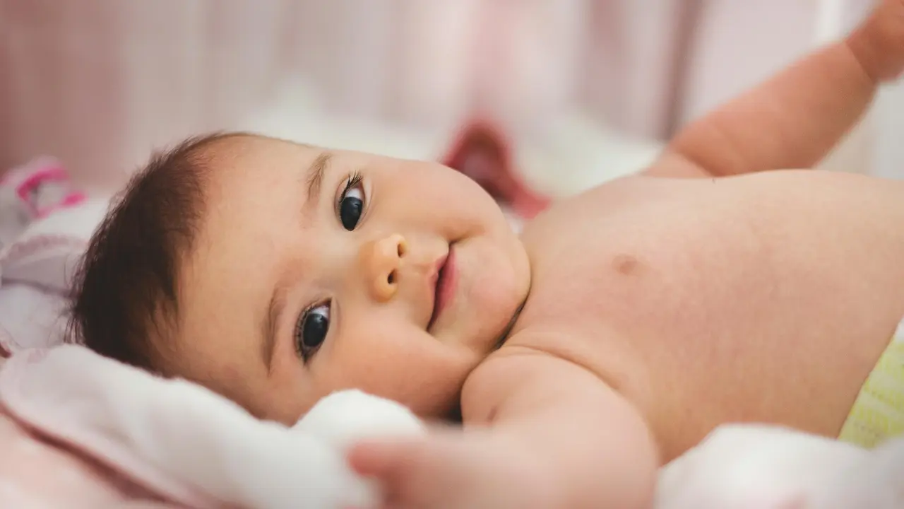 Cara Mencegah Kepala Peyang pada Bayi Sejak Dini