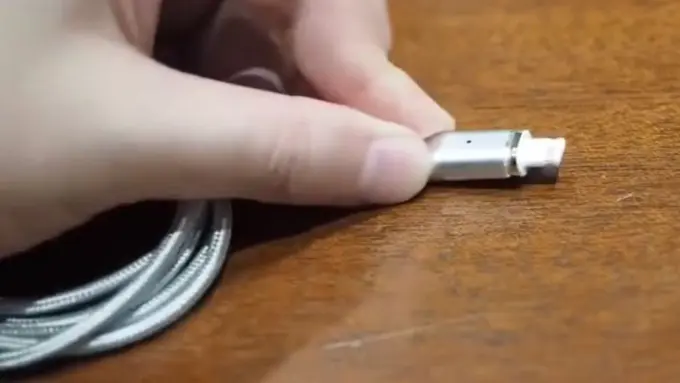 Bermagnet, Charger Canggih Ini Wajib Dipunya Orang Nggak Sabaran!