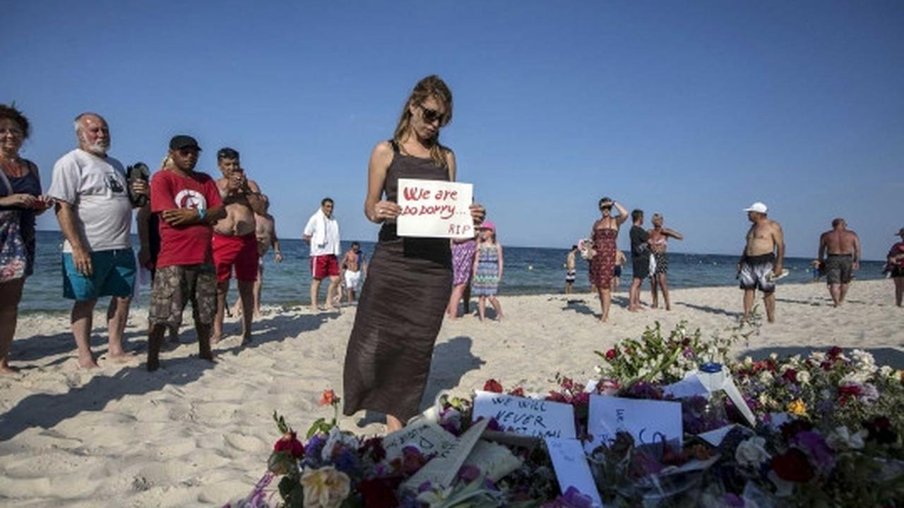 Duka kerabat doakan korban penembakan ISIS di Tunisia