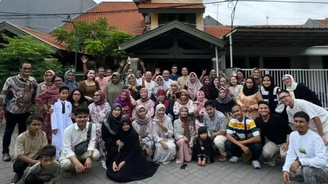 Potret keluarga besar Nia AFI (Sumber: Instagram/niadit_poll)