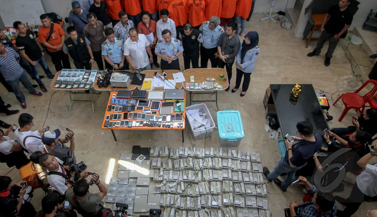 Polda Metro Jaya melakukan konferensi pers terkait cyber crime yang dilakukan oleh 33 WNA asal Tiongkok di kawasan Cilandak Timur, Jakarta, Kamis (7/5/2015). (Liputan6.com/Faizal Fanani)