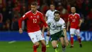 Bintang Arsenal, Aaron Ramsey (kiri) hanya sebagai penonton pada Piala Dunia 2018 Rusia. Hal ini karena Tinas Wales gagal menang atas Republik Irlandia dan hanya menempati peringkat ketiga klasemen akhir grup D. (AFP/Geoff Caddick)